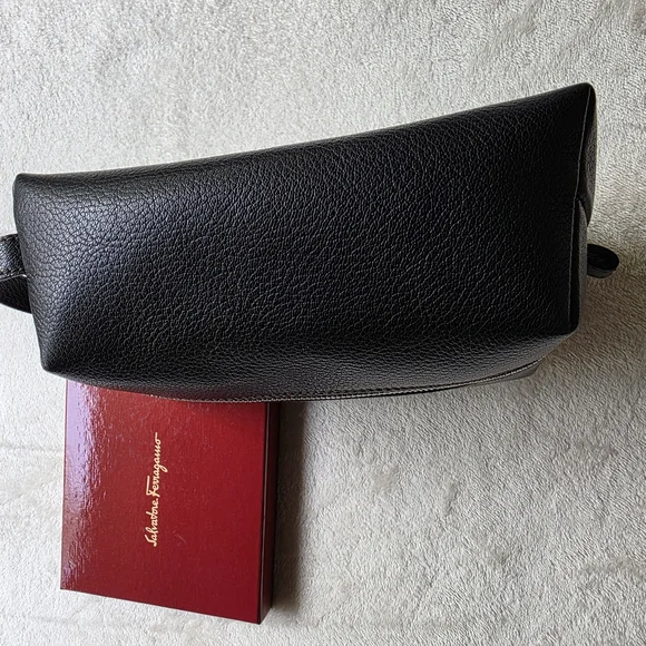 Salvatore Ferragamo 100% Leather Black Toiletry Travel/shaving Bag Sleek Design - Picture 7 of 9
